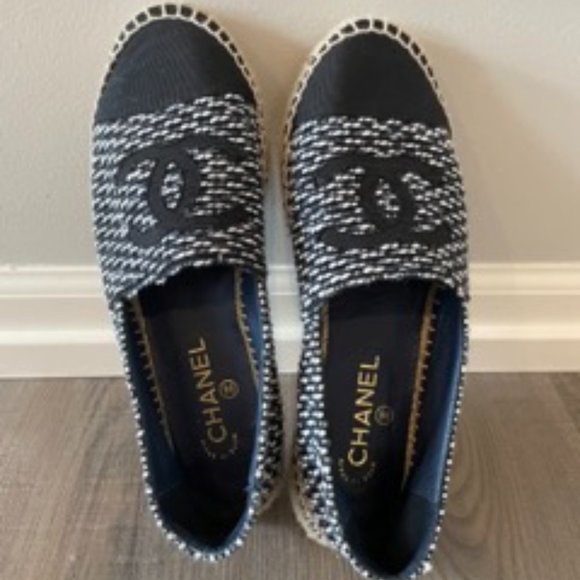 Chanel Quilted CC Espadrilles Ivory Black Lambskin Size 40 – Coco Approved  Studio